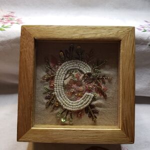 Beatiful Wood Jewelery Or Trinket Box With Glass Lid And Embelishments